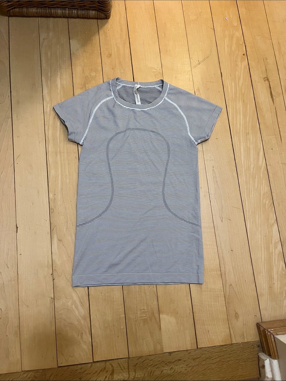 Lululemon Swiftly Tech Short Sleeve Crew size 6